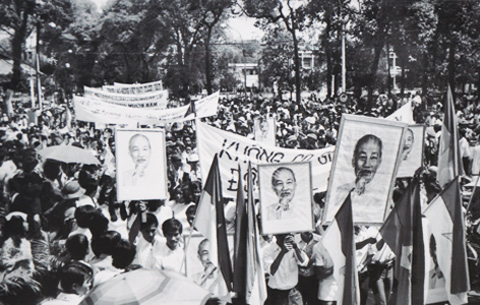 Nhân dân Sài Gòn - Gia Định tham gia mít tinh mừng chiến thắng ngày 15/5/1975.
