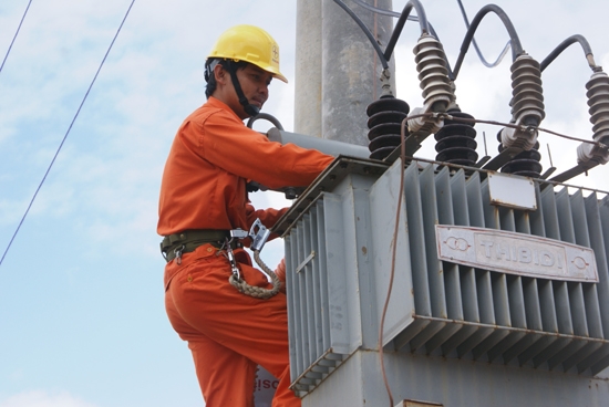 Cải tạo, nâng cấp lưới điện chuẩn bị tiếp nhận, vận hành điện cáp ngầm cung ứng cho Lý Sơn.