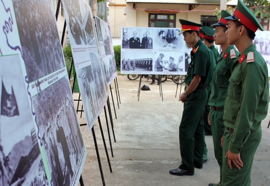 Triển lãm tập hợp gần 150 bức ảnh đặc sắc về chiến dịch Điện Biên Phủ và Đại tướng Võ Nguyên Giáp