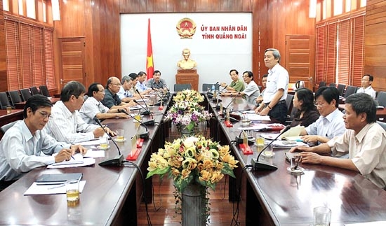 Phó Chủ tịch thường trực UBND tỉnh Lê Quang Thích phát biểu chỉ đạo tại cuộc họp.               Ảnh: PV