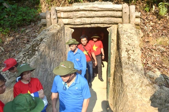 Hầm chỉ huy chiến dịch Điện Biên Phủ nằm trong khu rừng già ở Bản Phăng.