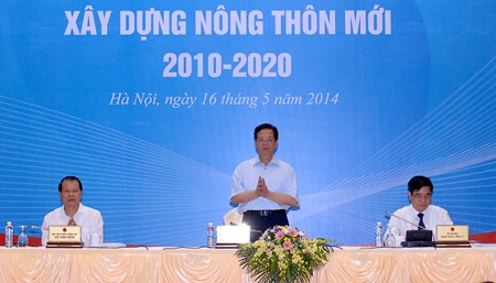 Thủ tướng Nguyễn Tấn Dũng dự và chỉ đạo Hội nghị sơ kết 3 năm thực hiện Chương trình mục tiêu quốc gia xây dựng NTM. Ảnh VGP/Nhật Bắc