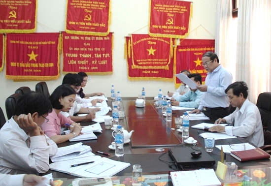 Đồng chí Nguyễn Thanh Quang – Trưởng Ban Tổ chức Tỉnh ủy phát biểu tại cuộc họp.
