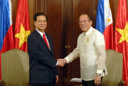 Thủ tướng Nguyễn Tấn Dũng và Tổng thống Philippines Aquino. Ảnh: VGP/Nhật Bắc