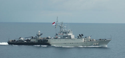   Tàu Indonesia tham gia tập trận hải quân Komodo 2014 vào cuối tháng 3 vừa qua Ảnh: koarmabar.tnial.mil.id  