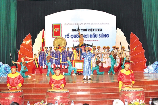 Ngày thơ Việt Nam do Hội VH-NT tỉnh tổ chức hằng năm thu hút sự tham gia, cổ vũ của đông đảo người dân.