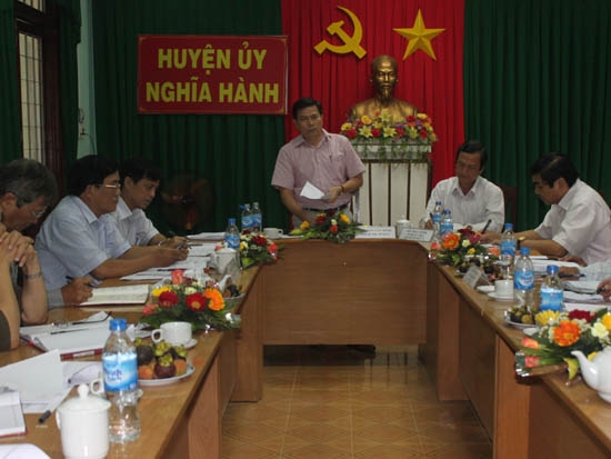 Phó Bí thư Tỉnh ủy Trần Văn Minh phát biểu tại buổi làm việc.