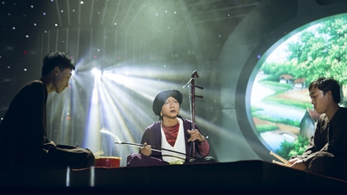 Hoài Lâm trong vai nghệ nhân hát xẩm Hà Thị Cầu