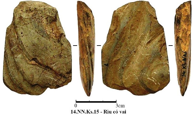   Nhiều hiện vật là công cụ bằng đá có niên đại trên 4000 năm