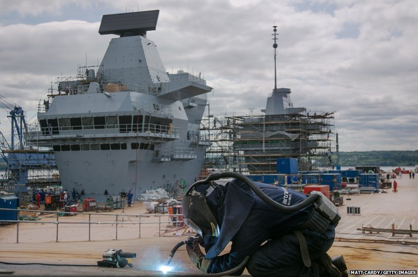  Tàu sân bay HMS Queen Elizabeth đang được gấp rút hoàn thiện.
