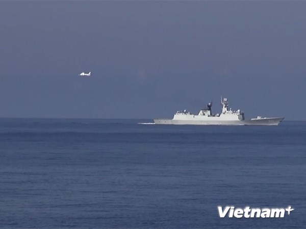 Máy bay và tàu Trung Quốc trên Hoàng Sa (Ảnh: Sơn Bách/Vietnam+)
