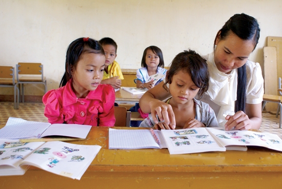 Nhờ Chương trình 135 hỗ trợ, học sinh miền núi Sơn Long (Sơn Tây) có thêm điều kiện để học tập tốt hơn.    