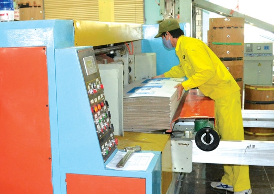 Sản xuất bao bì tại Công ty CP Bao bì Việt Phú.
