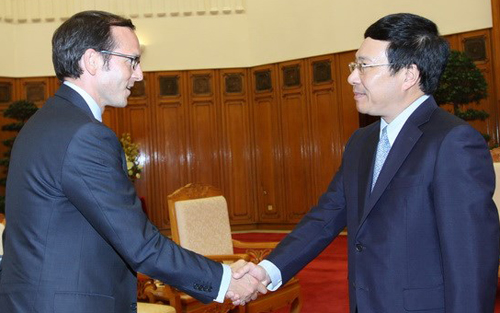   Phó Thủ tướng, Bộ trưởng Bộ Ngoại giao Phạm Bình Minh tiếp Trợ lý đặc biệt của Tổng thống Hoa Kỳ Evan Medeiros đang thăm và làm việc tại Việt Nam. (Ảnh: TTXVN)