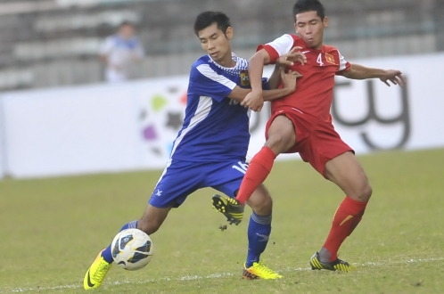 Trung vệ Văn Thiết (4) vừa được gọi bổ sung vào đội tuyển U-19 VN chuẩn bị tham dự giải U-22 Đông Nam Á mở rộng. Ảnh: Sĩ Huyên