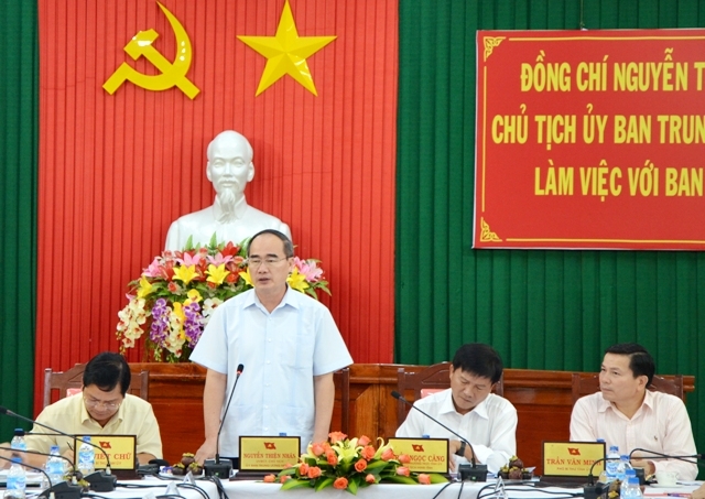 Uỷ viên Bộ Chính trị, Chủ tịch Uỷ ban Trung ương Mặt trận Tổ quốc Việt Nam Nguyễn Thiện Nhân làm việc tại Quảng Ngãi