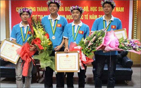    4 học sinh Việt Nam đoạt giải Olympic Tin học quốc tế năm 2013
