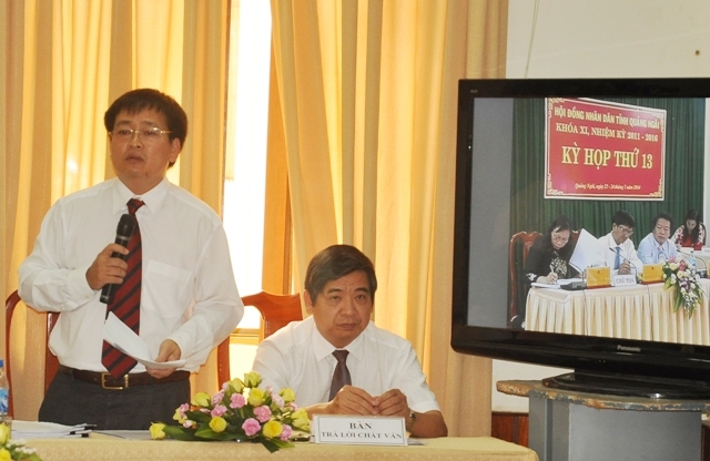 Giám đốc Sở Kế hoạch & Đầu tư Nguyễn Cao Phúc trả lời chất vấn tại cuộc họp