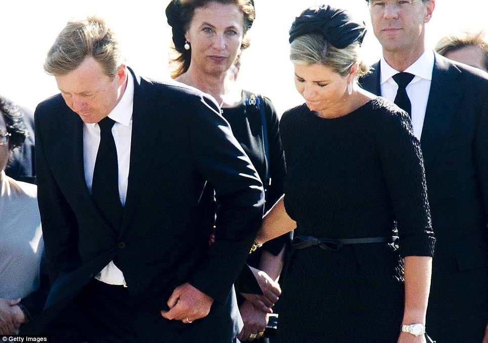  Hoàng hậu và Nhà Vua Hà Lan tưởng niệm các nạn nhân trong vụ tai nạn MH17