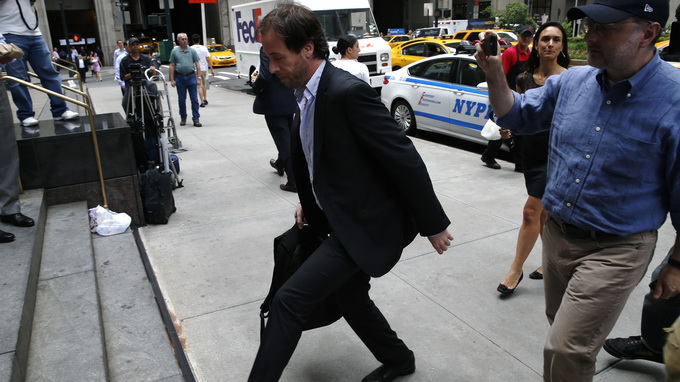 Bộ trưởng Tài chính Argentina Pablo Lopez đến New York để đàm phán với các chủ nợ hôm 24-7 - Ảnh: Reuters