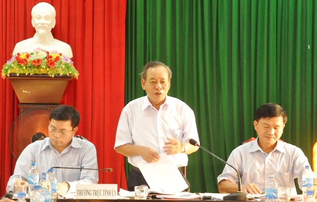 Quyền Bí thư Tỉnh ủy Nguyễn Minh phát biểu tại cuộc họp