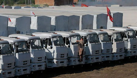 Đoàn xe chở đồ tiếp tế của Nga cho người dân ở miền đông Ukraine.