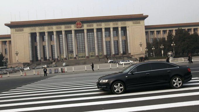 Xe Audi chạy trên đường phố Bắc Kinh. Trung Quốc phạt cả Audi và các công ty Nhật vì tội vi phạm luật chống độc quyền - Ảnh: Reuters