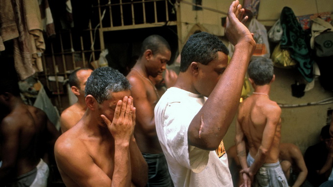 Các trại giam ở Brazil thường xuyên ở trong tình trạng quá tải - Ảnh: huffpost.com