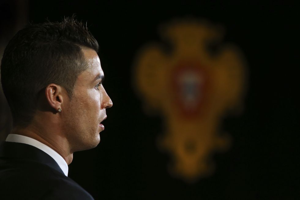  C.Ronaldo trong lễ bốc thăm chia bảng Champions League 2014-15