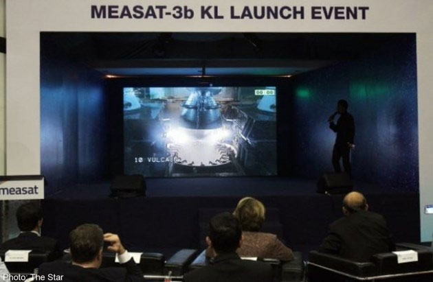 Theo dõi việc phóng vệ tinh Measat-3b. (Ảnh: The Star)