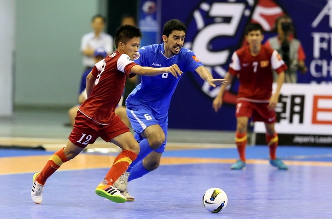 Futsal Việt Nam tiếp tục tạo ấn tượngTuyển futsal Việt Nam (áo đỏ) tiếp tục duy trì phong độ tốt - Ảnh: Độc Lập