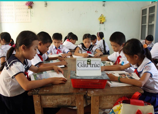  Học sinh Trường Tiểu học Tịnh Thọ 1 (Sơn Tịnh) đang ngồi học theo mô hình trường học mới.