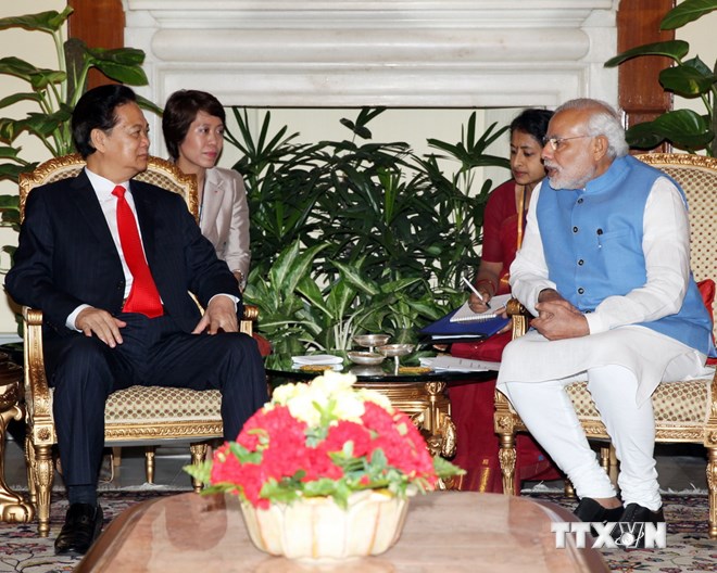  Thủ tướng Chính phủ Nguyễn Tấn Dũng hội đàm hẹp với Thủ tướng Ấn Độ Narendra Modi. (Ảnh: Đức Tám/TTXVN)