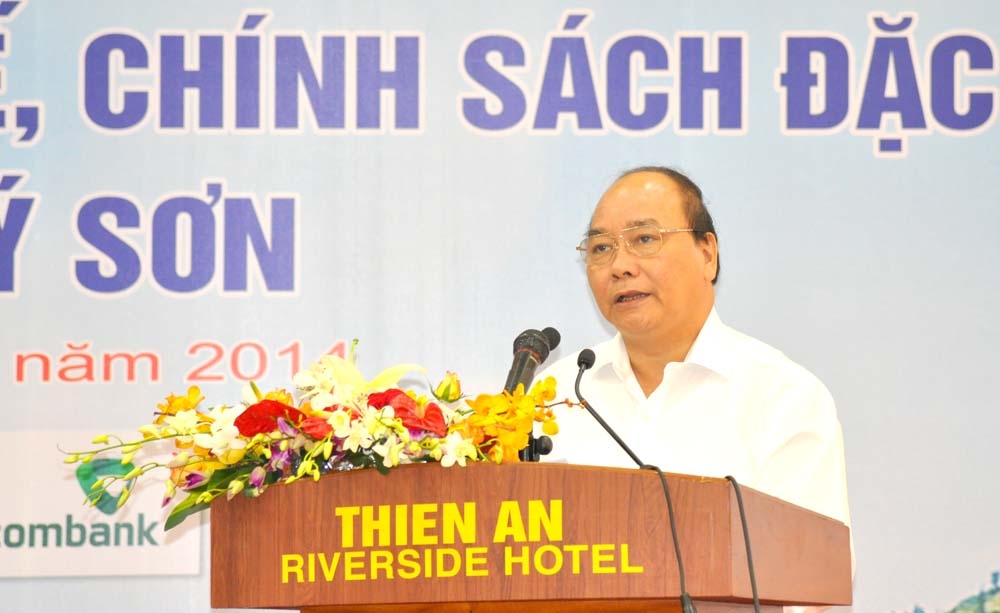 Phó Thủ tướng Chính phủ Nguyễn Xuân Phúc phát biểu chỉ đạo tại hội thảo.