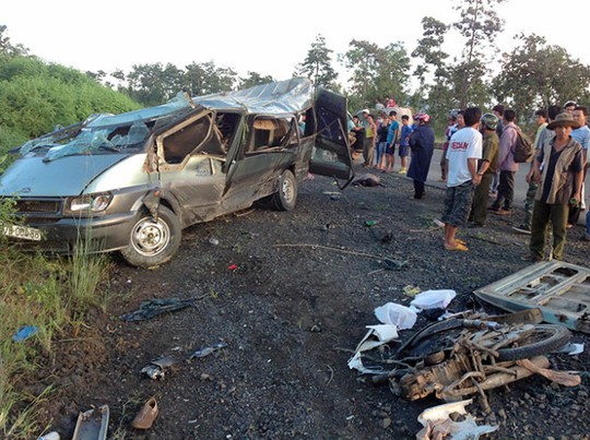 Hiện trường vụ tai nạn nghiêm trọng tại Đắk Lắk. Ảnh: nld.com.vn