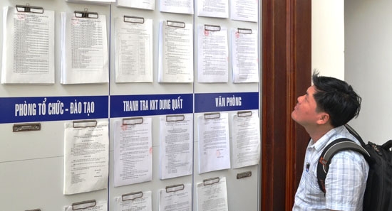 Bảng thông tin các TTHC được niêm yết tại trụ sở Ban Quản lý KKT Dung Quất.