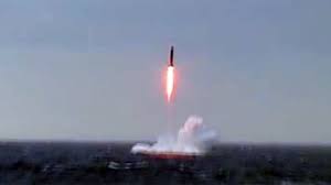 Tên lửa liên lục địa Sineva được phóng lên từ tàu ngầm.