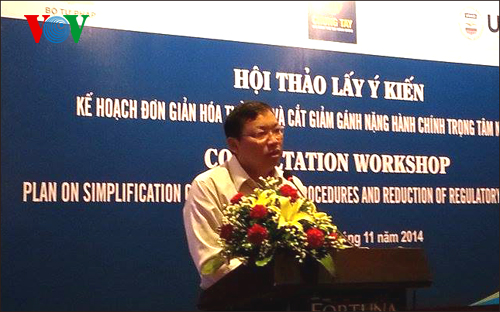 Ông Ngô Hải Phan- Cục trưởng Cục Kiểm soát thủ tục hành chính, Bộ Tư pháp phát biểu tại hội thảo