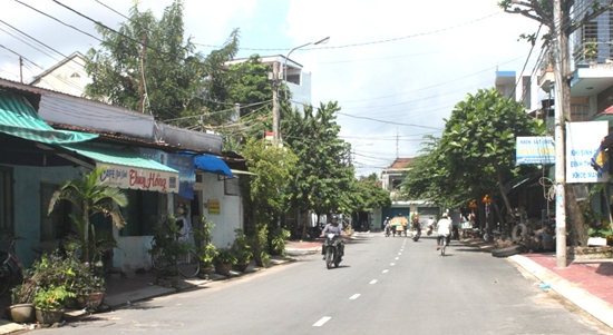  Thời gian qua việc thảm nhựa một số tuyến đường ở TP. Quảng Ngãi có sự tham gia giám sát của Ban GSĐTCĐ.