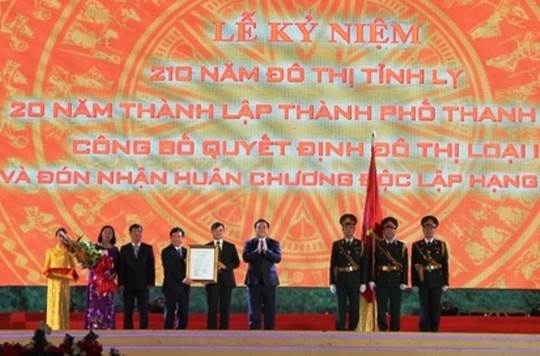 Phó Thủ tướng Hoàng Trung Hải trao Quyết định công nhận đô thị loại 1 của Thủ tướng Chính phủ cho TP Thanh Hóa
