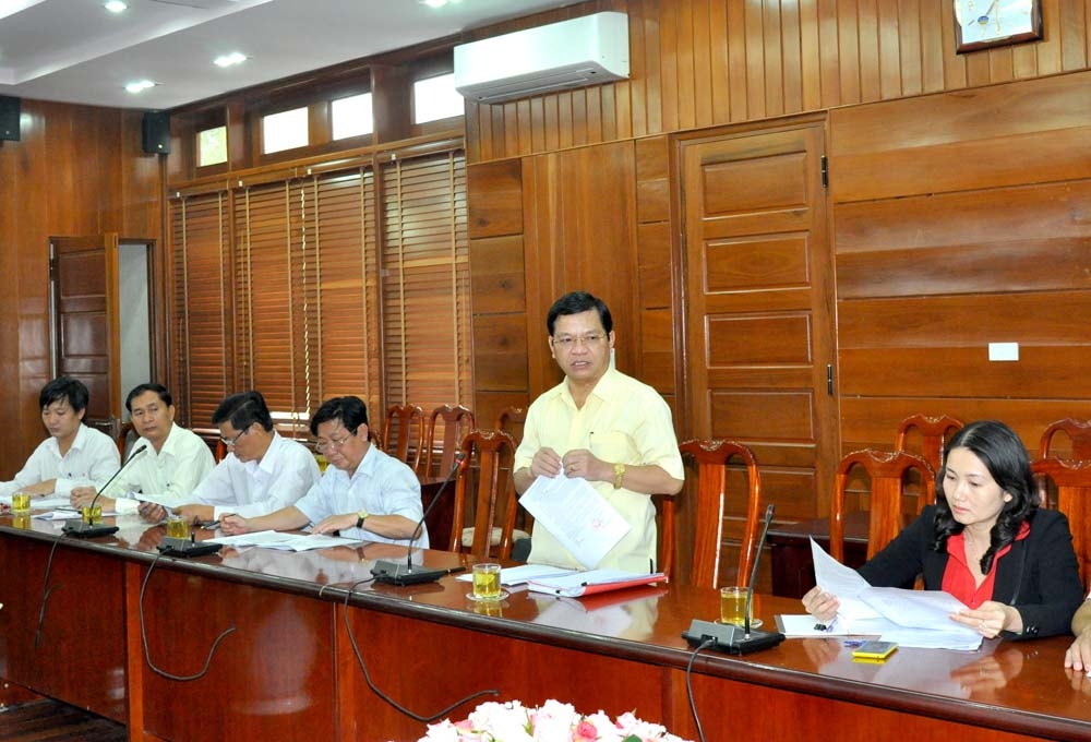 Chủ tịch UBND tỉnh Lê Viết Chữ phát biểu tại buổi làm việc.