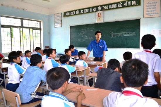 CLB tổ chức sinh hoạt, trao đổi những kỹ năng sống cho các em học sinh Trường THCS Bình Thuận.