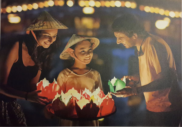   Tác phẩm “Ánh đèn đêm hội” của Lê Trọng Khang, đạt giải nhất chủ đề Đời sống