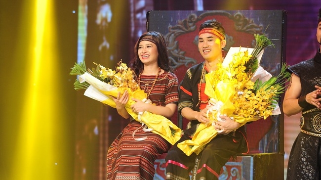 Hà Duy và Dương Hoàng Yến giữ vị trí dẫn đầu trong Liveshow tuần này