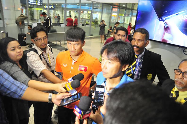 HLV Miura tỏ ra hết sức tự tin khi trả lời báo giới Malaysia