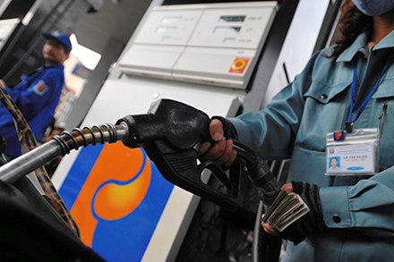 Giá xăng đã giảm lần thứ 11 liên tiếp do giá dầu thế giới liên tục đi xuống