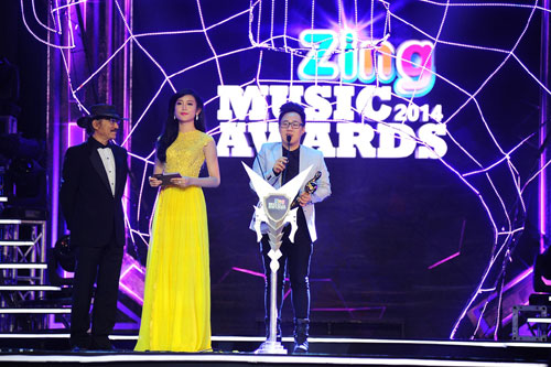 "Trót yêu" (Trung Quân Idol) thắng giải Ca khúc của năm.