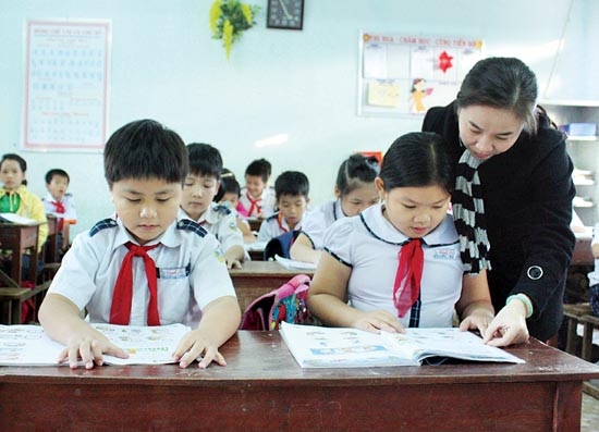  Học sinh Trường Tiểu học Chánh Lộ (TP.Quảng Ngãi) trong giờ học tiếng Anh.