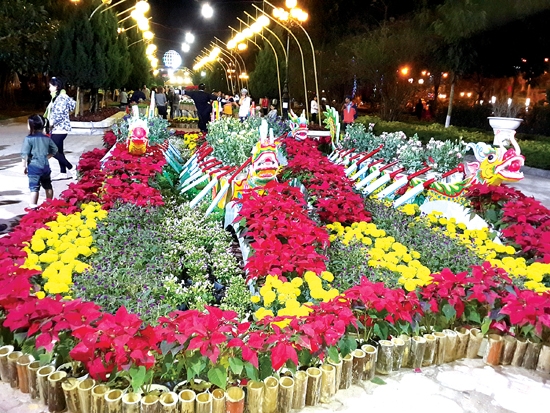 Vườn hoa Ba Tơ sẽ được trang trí, tạo điểm nhấn phục vụ nhân dân tham quan trong dịp Tết Ất Mùi 2015.               Ảnh: PD