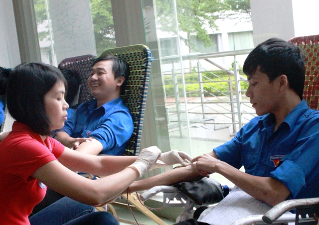 Hiến máu nhân đạo là một trong những hoạt động tình nguyện tiêu biểu của tuổi trẻ Quảng Ngãi